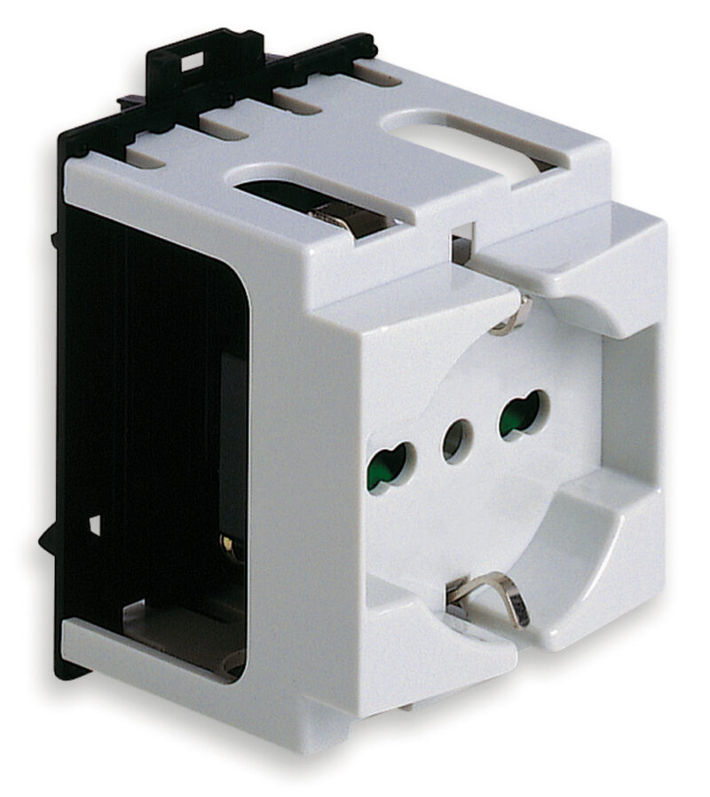 2P+E 16A universal outlet for DIN rail