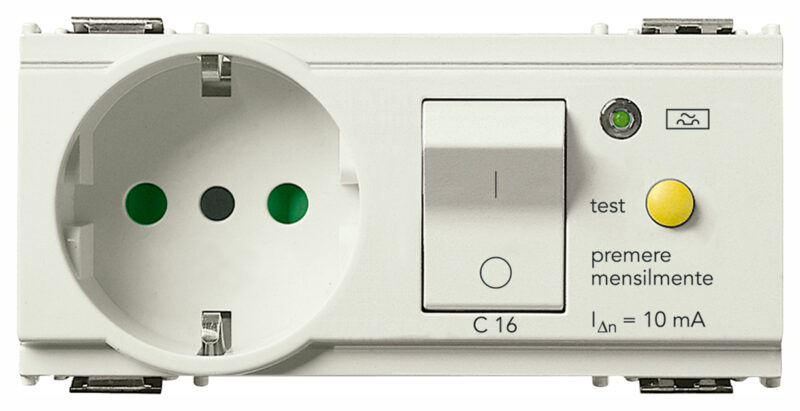 2P+E 16A P30 outlet+C16 RCBO white