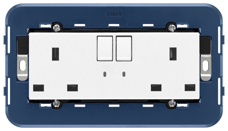 2x2P+E 13A English sockets+pilot white