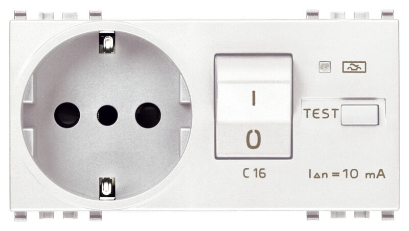 2P+E 16A P30 outlet+C16 RCBO white